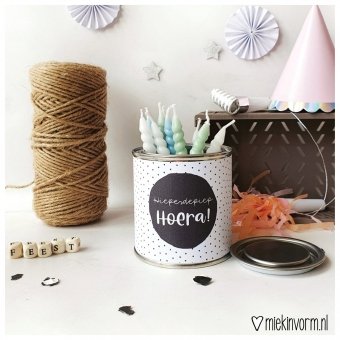 Blikje met wikkel | Hieperdepiep hoera